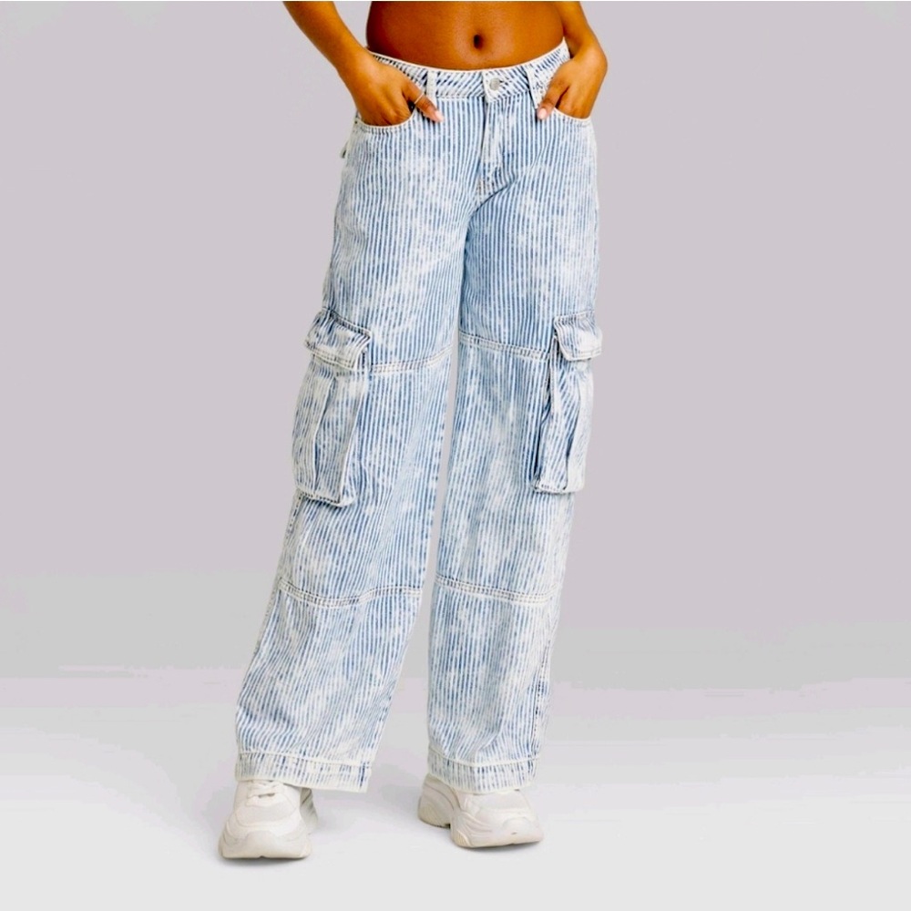 Discontinued Wild fable midrise cargo pants size 2.